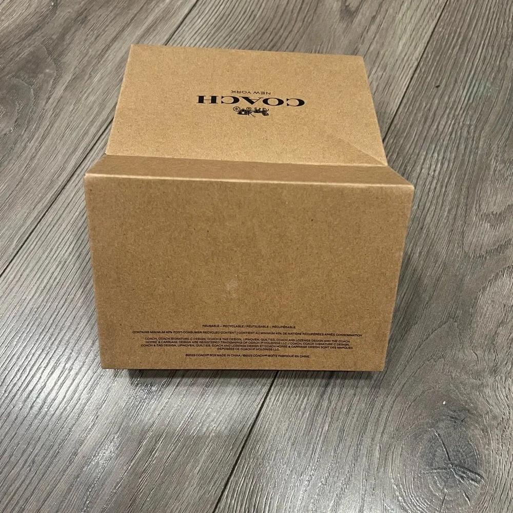 Coach Box - Picture 4 of 4